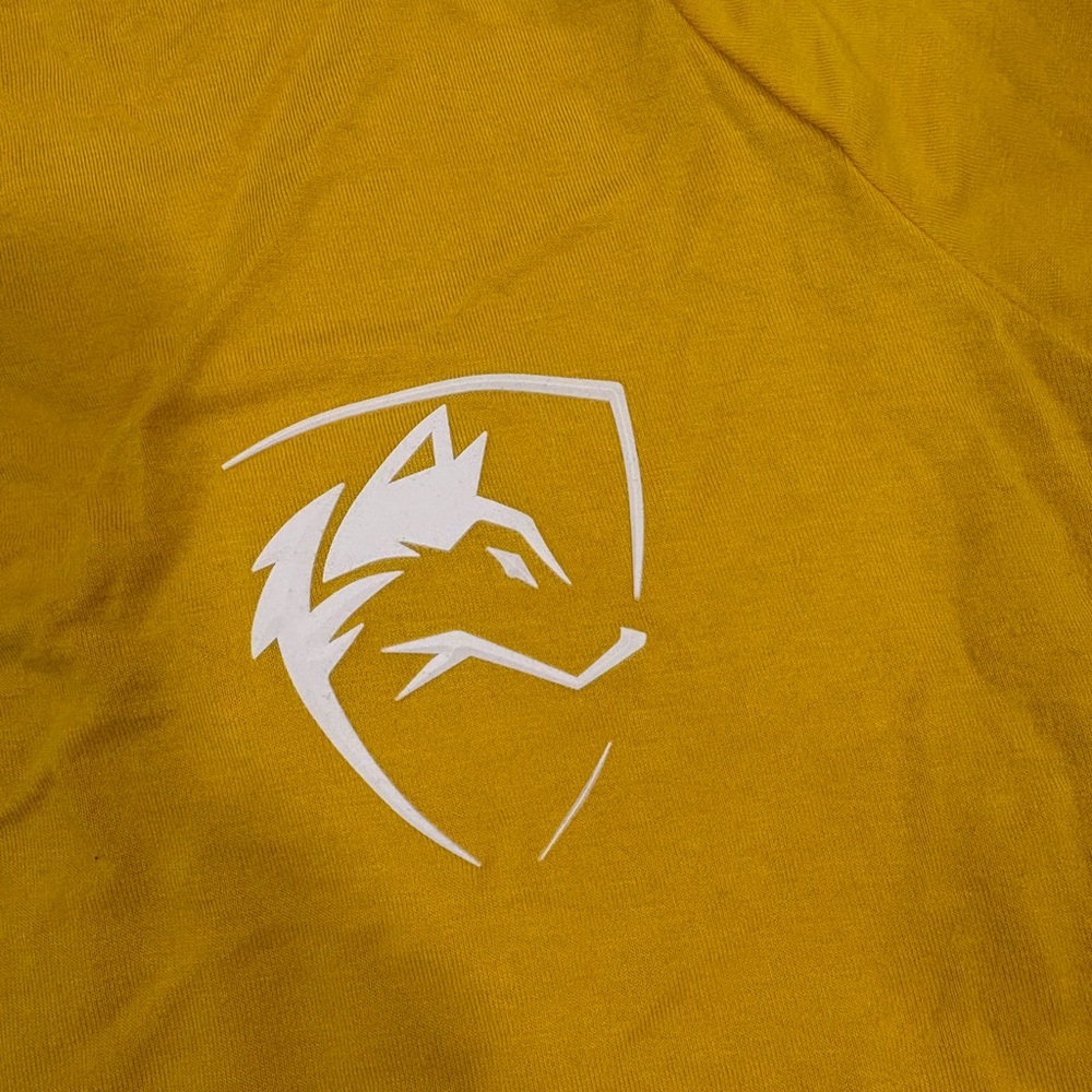 Alphalete Men’s Aspire Long Sleeve Top Yellow Size Medium Soft Stretch Wolf Logo - Picture 3 of 4